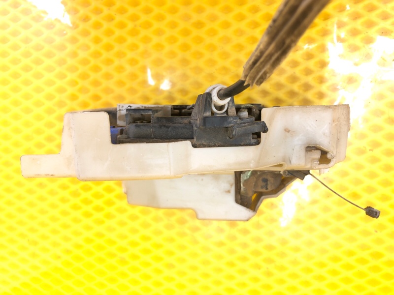 Замок двери задней левой Volkswagen Touareg 2003 7L6