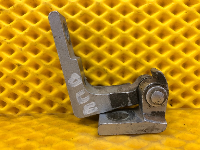 Петля двери передней правая верхняя Volkswagen Touareg 2003 7L6