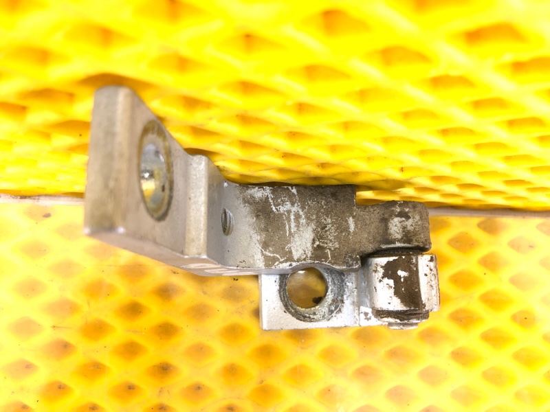 Петля двери передней правая верхняя Volkswagen Touareg 2003 7L6