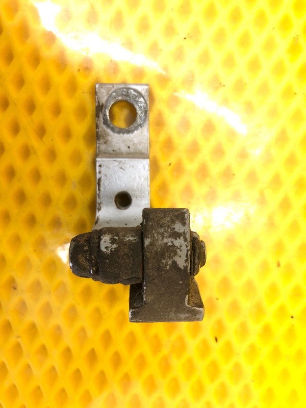 Петля двери передней левая верхняя Volkswagen Touareg 2003 7L6