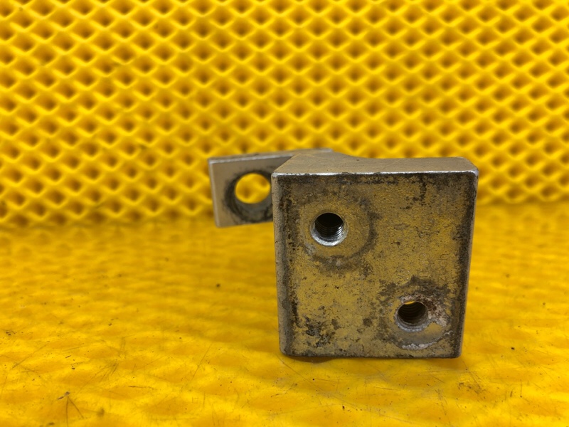 Петля двери задней левая верхняя Volkswagen Touareg 2003 7L6