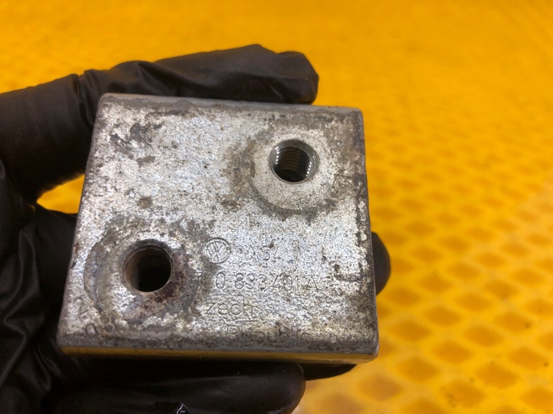 Петля двери задней левая верхняя Volkswagen Touareg 2003 7L6