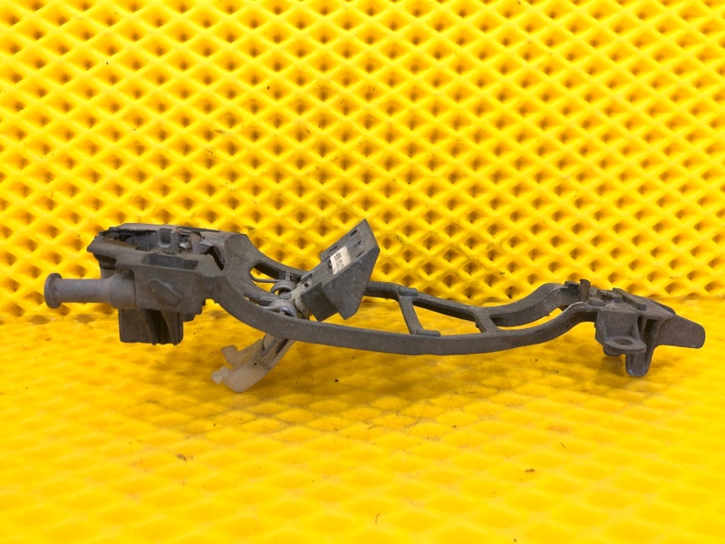 Кронштейн ручки двери задней левой Volkswagen Touareg 2003 7L6