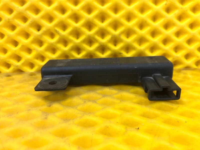 Антенна Volkswagen Touareg 2003 7L6