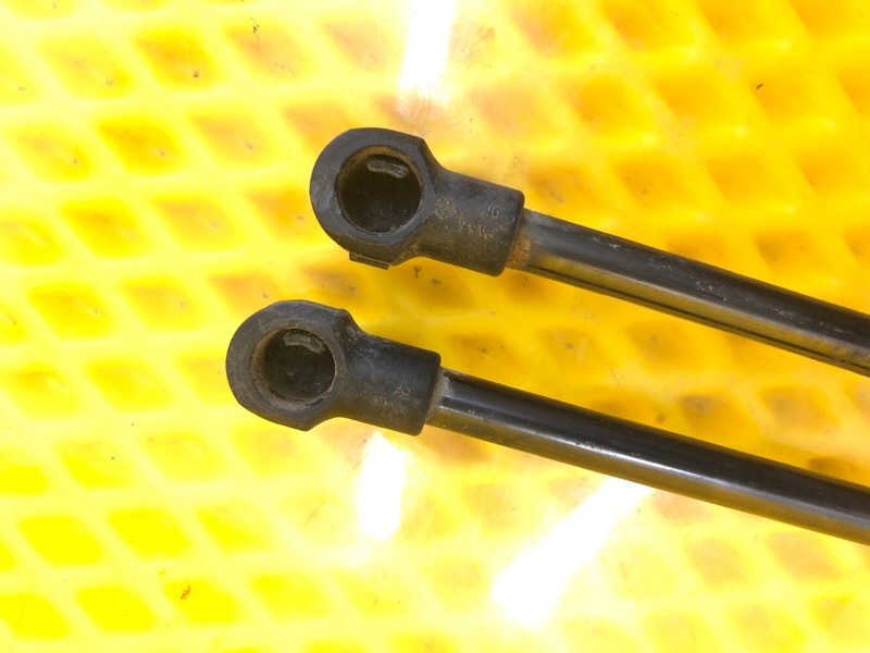 Амортизатор двери багажника Volkswagen Touareg 2003 7L6