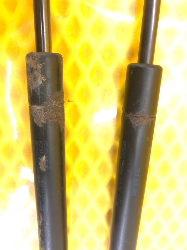 Амортизатор двери багажника Volkswagen Touareg 2003 7L6