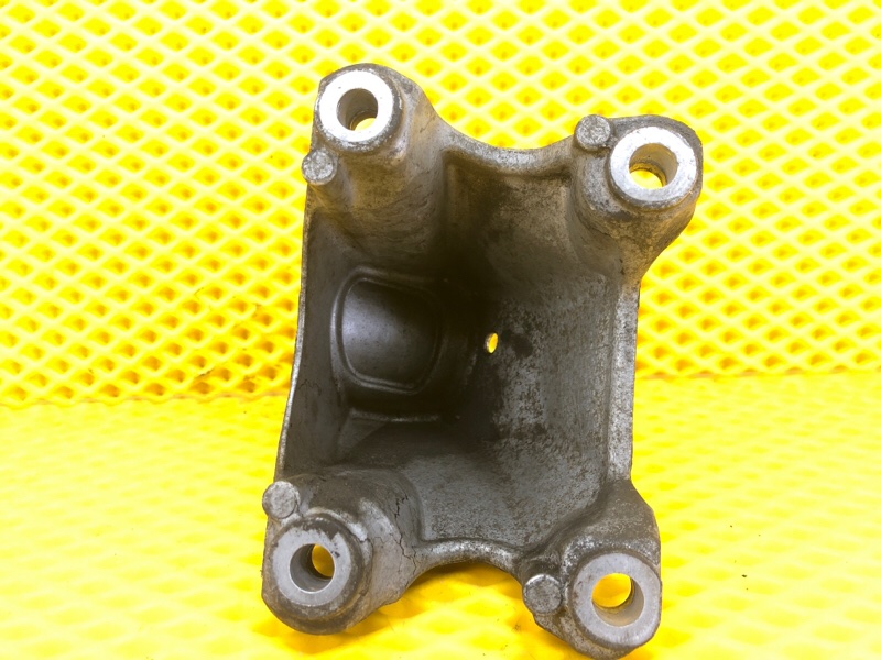 Кронштейн опоры двигателя AUDI Q7 2012 4L