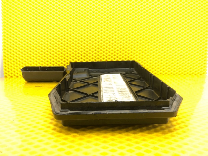 Крышка аккумулятора Porsche Cayenne 2008 957