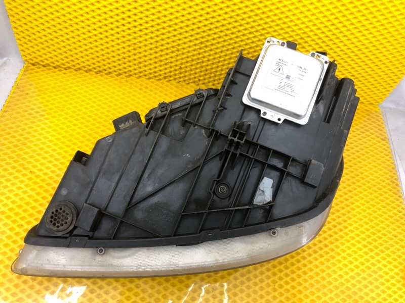 Фара Porsche Cayenne 2008 957