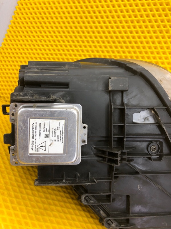 Фара Porsche Cayenne 2008 957