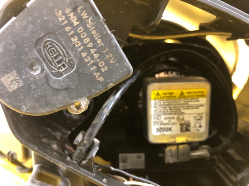 Фара Porsche Cayenne 2008 957