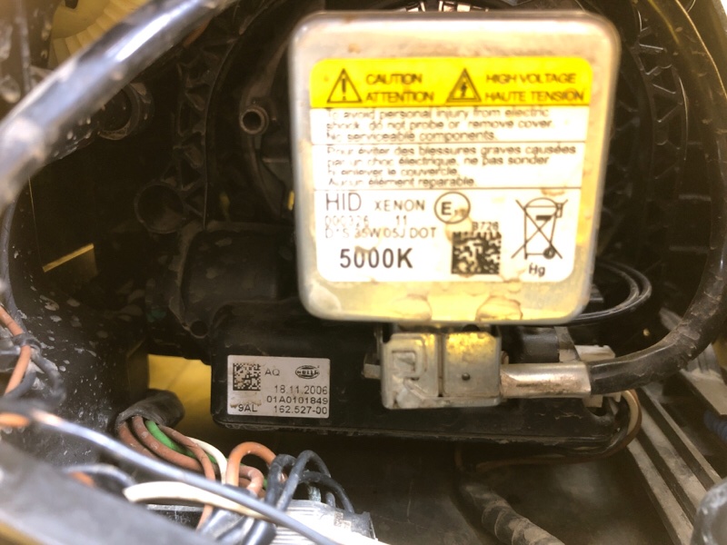 Фара Porsche Cayenne 2008 957