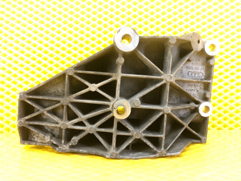 Кронштейн крепления кондиционера Porsche Cayenne 2008 957