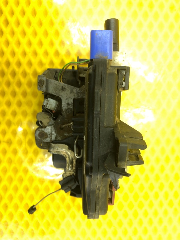 Замок двери передней левой Volkswagen Touareg 2003 7L6