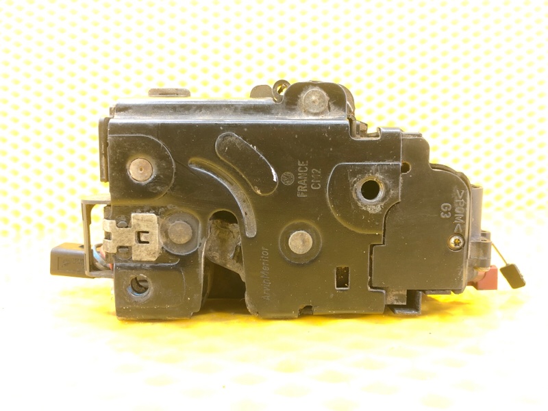 Замок двери передней левой Volkswagen Touareg 2003 7L6