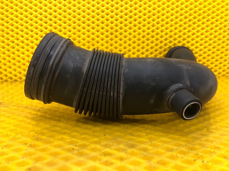 Патрубок воздушного фильтра Porsche Cayenne 2008 957