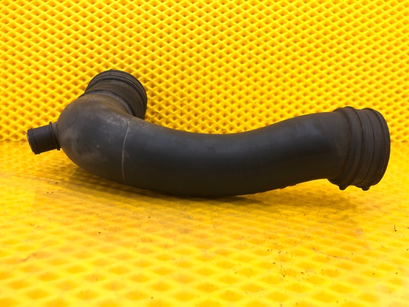 Патрубок воздушного фильтра Porsche Cayenne 2008 957