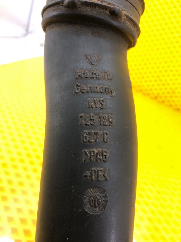 Патрубок воздушного фильтра Porsche Cayenne 2008 957