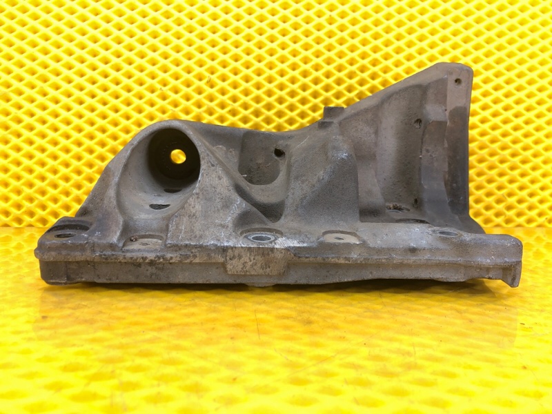 Кронштейн двигателя левый (опора) Porsche Cayenne 2008 957