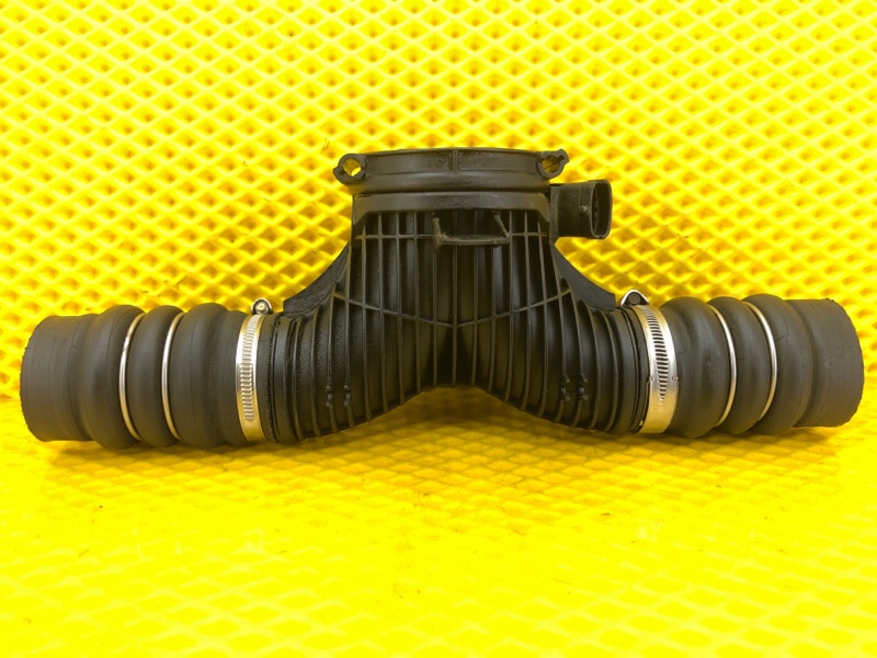 Патрубок воздушного фильтра Porsche Cayenne 2008 957