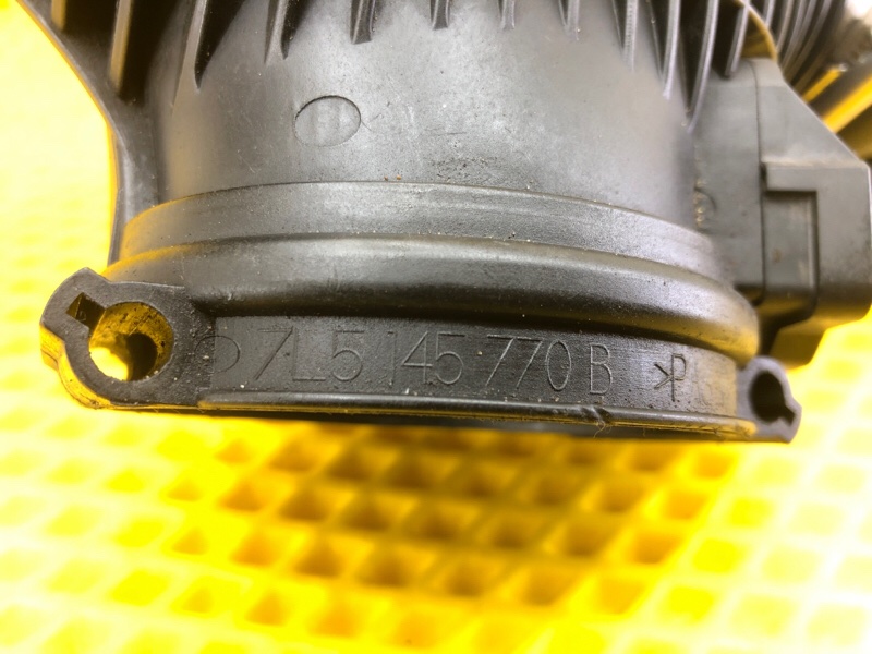 Патрубок воздушного фильтра Porsche Cayenne 2008 957