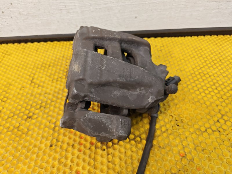 Суппорт передний левый Volkswagen Tiguan