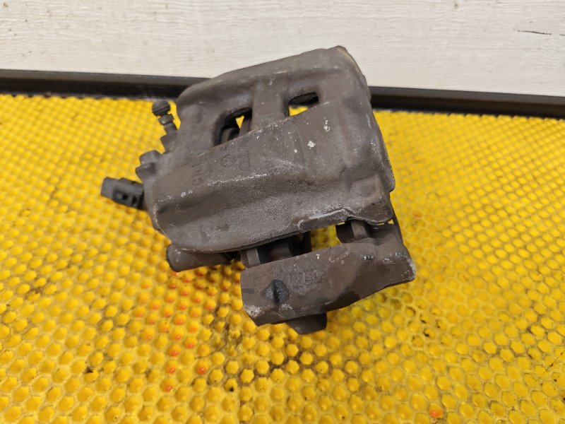 Суппорт передний левый Volkswagen Tiguan