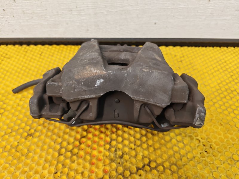 Суппорт передний правый Volkswagen Tiguan