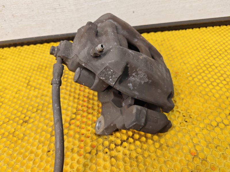 Суппорт передний правый Volkswagen Tiguan