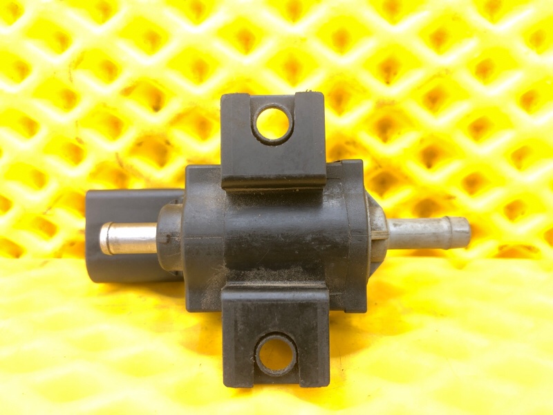 Клапан электромагнитный Porsche Cayenne 2008 957