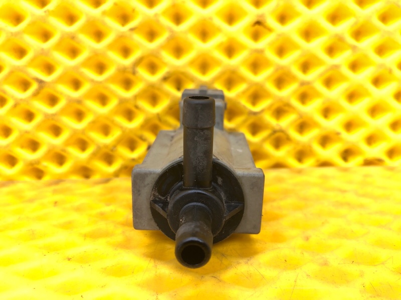 Клапан электромагнитный Porsche Cayenne 2008 957