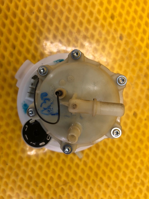 Топливный фильтр Audi Q7 2014 4L