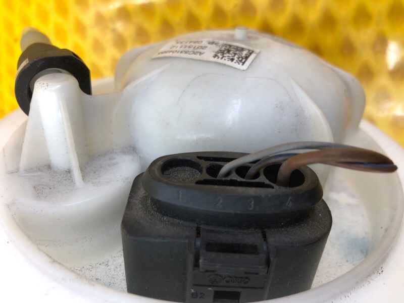 Топливный фильтр Audi Q7 2014 4L