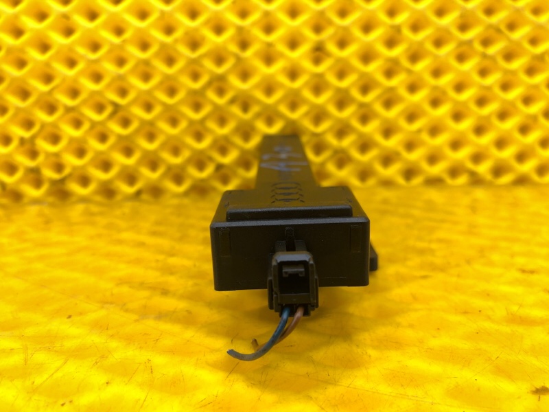 Антенна Audi Q7 2014 4L