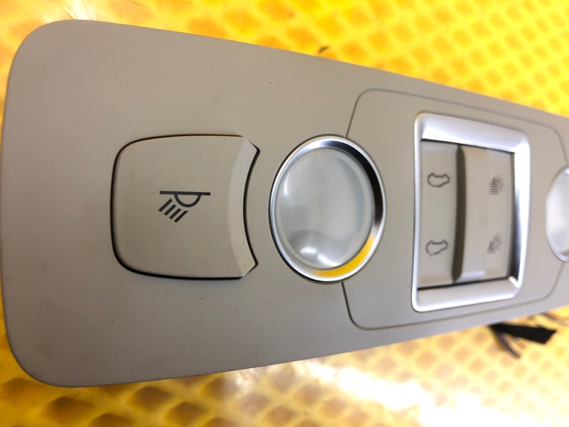 Плафон салона задний Audi Q7 2014 4L