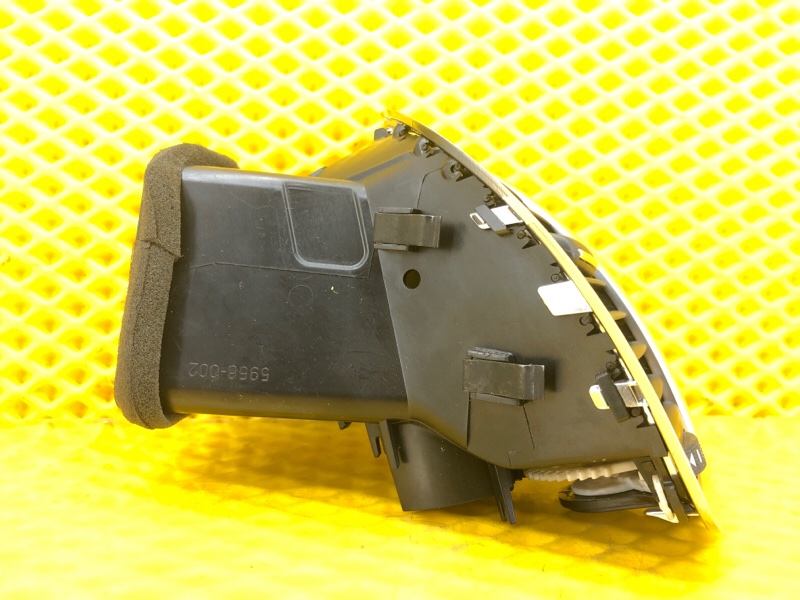 Дефлектор воздушный Audi Q7 2014 4L