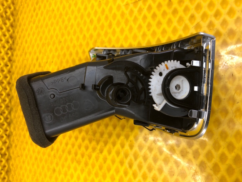 Дефлектор воздушный Audi Q7 2014 4L