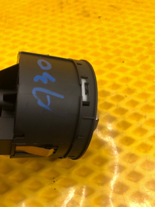 Переключатель света фар Audi Q7 2014 4L