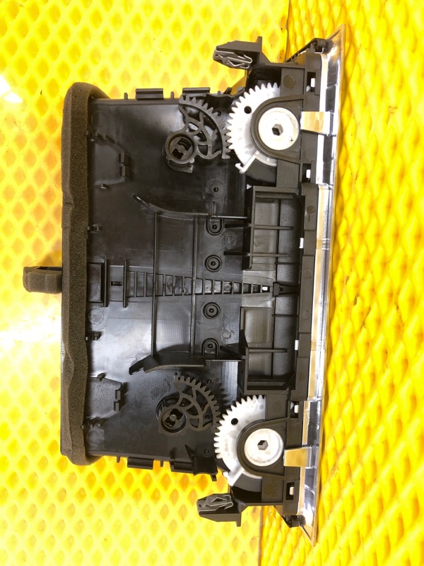 Дефлектор воздушный Audi Q7 2014 4L