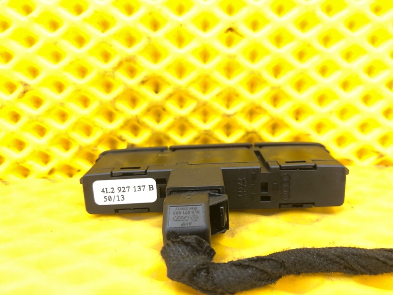 Кнопка аварийной сигнализации Audi Q7 2014 4L