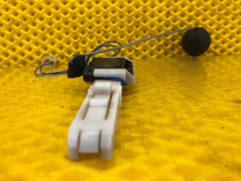 Датчик уровня топлива Audi Q7 2014 4L