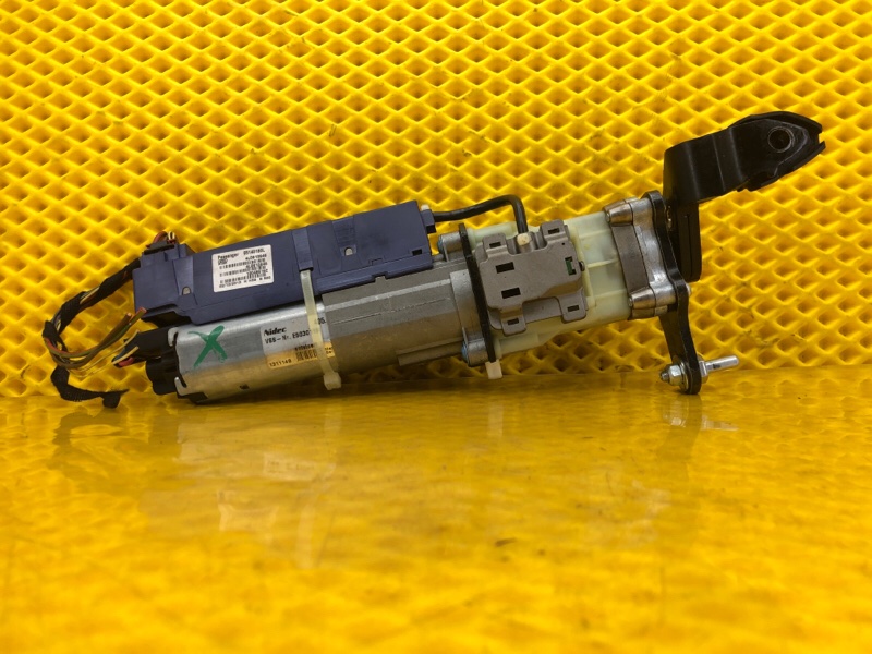 Моторчик крышки багажника Audi Q7 2014 4L