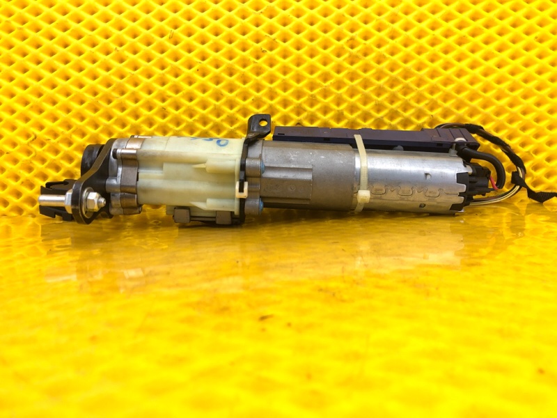 Моторчик крышки багажника Audi Q7 2014 4L