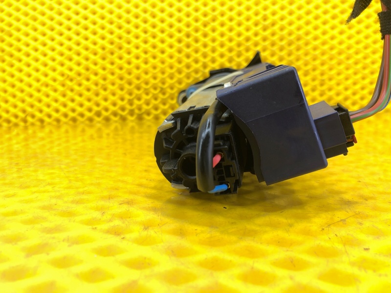 Моторчик крышки багажника Audi Q7 2014 4L