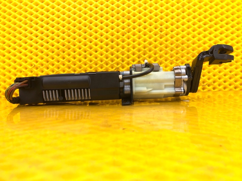 Моторчик крышки багажника Audi Q7 2014 4L