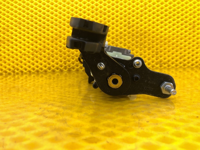 Моторчик крышки багажника Audi Q7 2014 4L