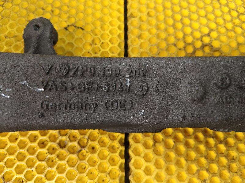 Кронштейн опоры двигателя Audi Q7 2014 4L