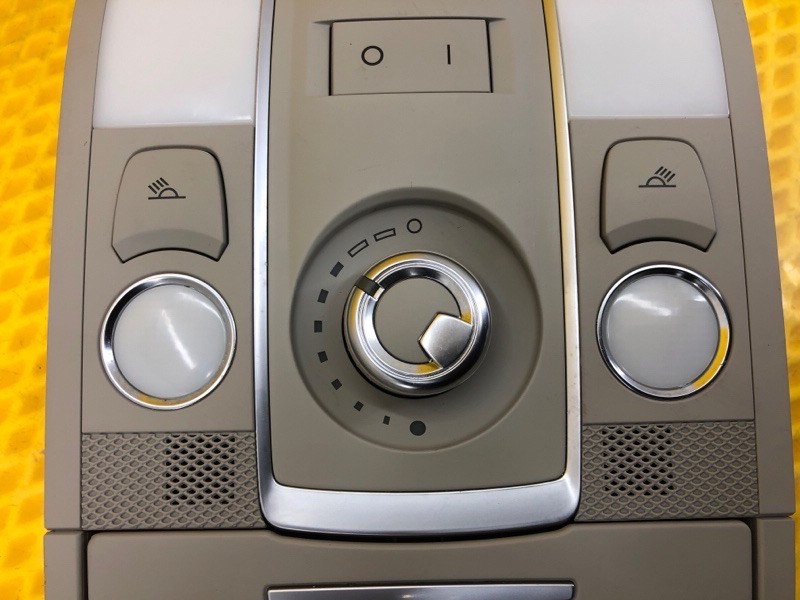 Плафон освещения салона Audi Q7 2014 4L