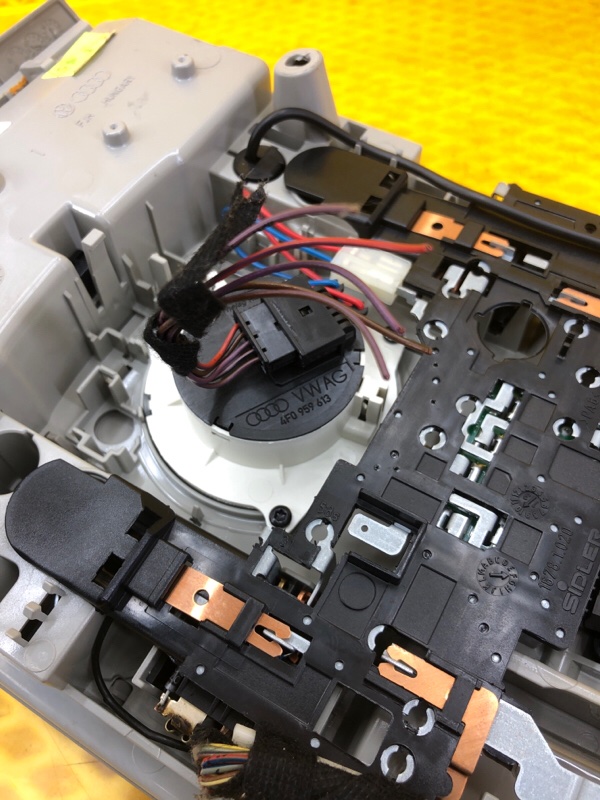 Плафон освещения салона Audi Q7 2014 4L