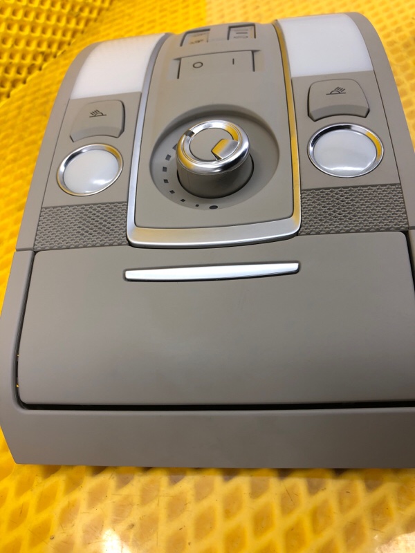 Плафон освещения салона Audi Q7 2014 4L